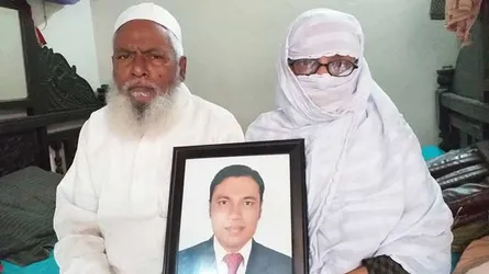 দুই দফায় স্ট্রোকে আক্রান্ত বাবা জমি বিক্রির টাকায় চলে সংসার