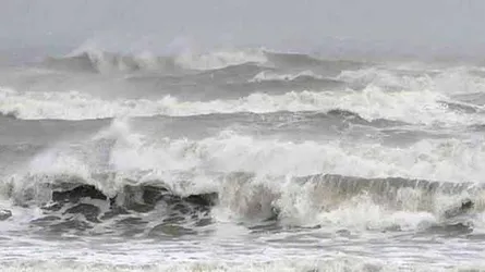 রাঙ্গাবালীতে ততই উত্তাল হয়ে ওঠছে সাগর