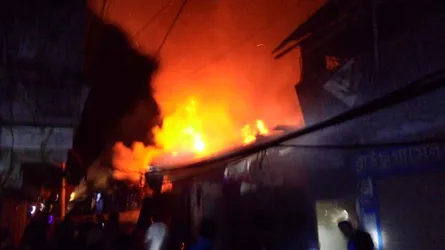 বাগেরহাটে আগুনে ৬টি ব্যবসা প্রতিষ্ঠান ভস্মীভূত