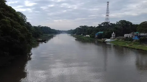 ফণীর প্রভাবে ফুঁসে উঠছে বিভিন্ন নদী