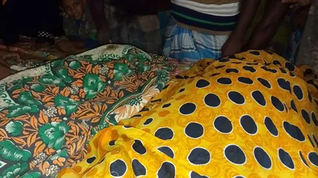 পাথরঘাটায় ফণীর আঘাত : ঘরের নিচে চাপা পড়ে দাদি-নাতি নিহত