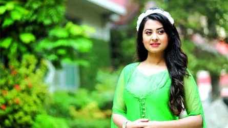 মুগ্ধ বুবলী