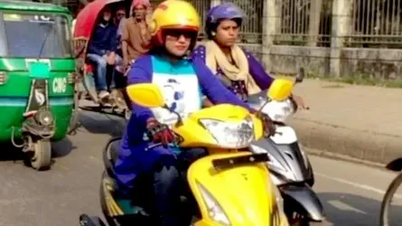 দুই তরুণীর মোটর বাইকে ৬৪ জেলায় দুঃসাহসিক সফর