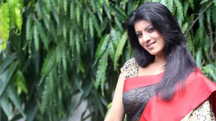 সম্মাননায়  ভূষিত মৌ