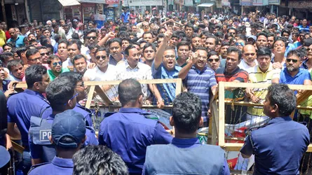 গায়ের জোরে খালেদা জিয়াকে কারাগারে রাখা হয়েছে : ভিপি সাইফুল