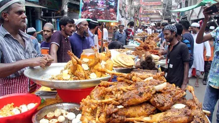 ইফতারির সাজে পুরো রাজধানী
