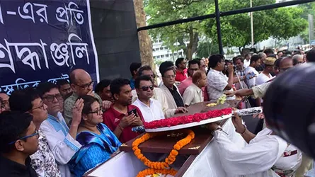 শহীদ মিনারে সুবীর নন্দীকে শেষ শ্রদ্ধা