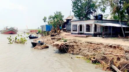 ফণীর প্রভাবে দশমিনায় ভয়াবহ নদী ভাঙন