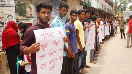 নার্স তানিয়ার ধর্ষক ও হত্যাকারীদের ফাঁসির দাবিতে পাকুন্দিয়ায় মানববন্ধন ও সড়ক অবরোধ