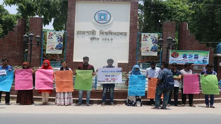 চলন্তবাসে ধর্ষণ ও হত্যার প্রতিবাদ রাবিতে মানববন্ধন