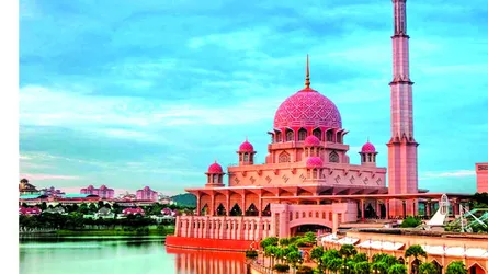 ফুলের মতোই সুন্দর পুত্রা মসজিদ