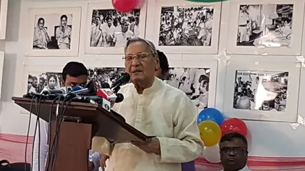এ মুহূর্তে দেশে কোনো গণতন্ত্র নেই : এমাজউদ্দীন আহমদ
