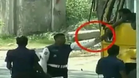 চাঁদাবাজীর অভিযোগে ৩ পুলিশ সদস্য বরখাস্ত