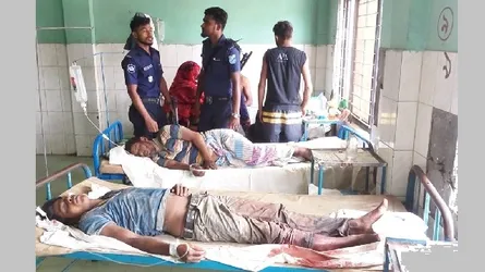 নড়িয়ায় গণধোলাই শেষে তিন ডাকাতকে পুলিশে হস্তান্তর