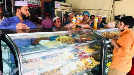কুটুম্ববাড়ির ভিন্ন স্বাদের বাহারি ইফতারে ঐতিহ্যের ছোঁয়া