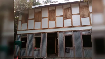 রাতের আঁধারে বৃদ্ধার বাড়ি দখলের অভিযোগ