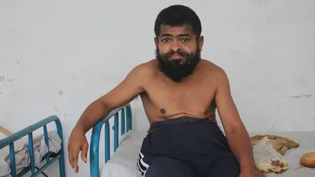 লোকটির পরিচয় কী?