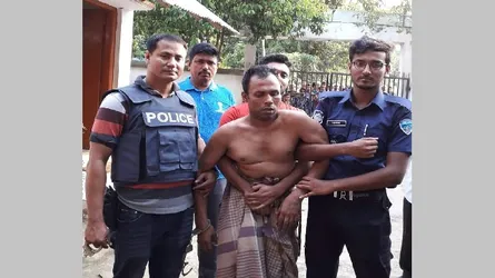 কুমিল্লায় শিশু ধর্ষণকারী মাদক ব্যবসায়ীকে গণধোলাই