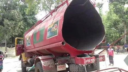 কুলিয়ারচরে তেলের গাড়ী বিস্ফোরণে দগ্ধ ৫ জনের মধ্যে ২জনের মৃত্যু