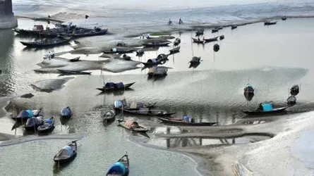 ফারাক্কার তাণ্ডব : সাপের মতো নদীটাও ছটফট করছে