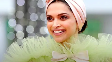 কানের সব আলো পড়েছিল দীপিকার দিকে