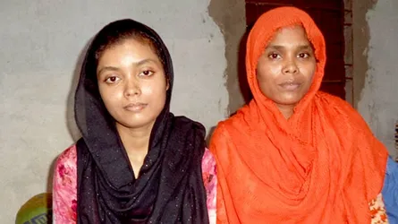 আঁধার ঘরে আলোর ঝিলিক