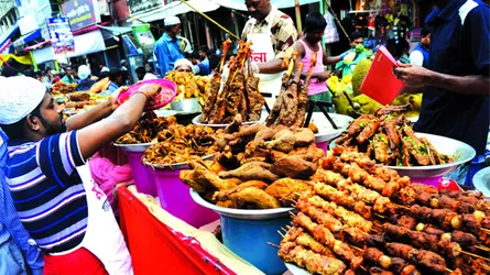 রাজধানীতে রকমারি ইফতার