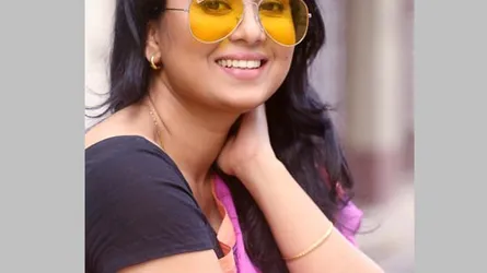 মনপুরার নায়িকার প্রেমের দুষ্টুচক্র, সাথে রং চা
