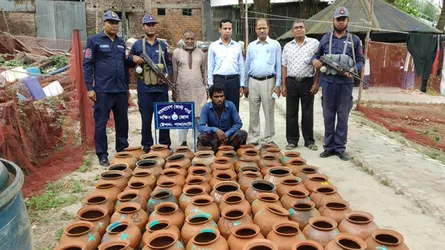 পাথরঘাটায় আড়াই লাখ চিংড়ি রেণু জব্দ, আটক ১
