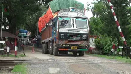 হিলি স্থলবন্দর দিয়ে ভারত থেকে চাল আমদানি পুরপুরি বন্ধ