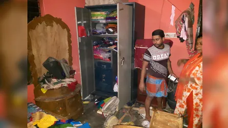 আওয়ামী লীগ নেতার বাড়িতে হামলা, লুটপাট