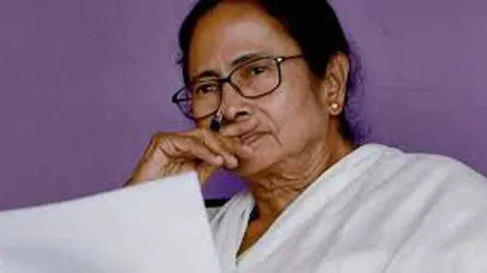 যে কারণে কমে গেল মমতার আসন