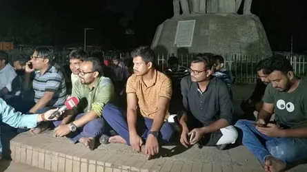মাঝ রাতে ফের অবস্থান ছাত্রলীগের পদবঞ্চিতদের
