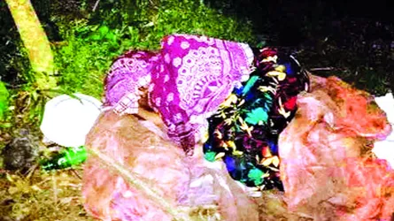 গফরগাঁওয়ে বৃদ্ধা মাকে মারধর করে খোলা আকাশের নিচে ফেলে রাখল সন্তান