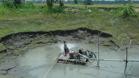 আ’লীগে যোগ দিয়েই অবৈধ ড্রেজারের রমরমা ব্যবসা!