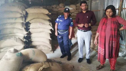 তাড়াশে ভিজিডি ও ভিজিএফ প্রকল্পের গুদাম ভর্তি চাল জব্দ