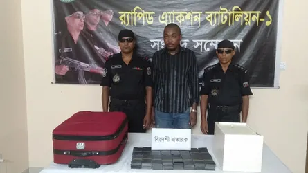 ২০ কোটি টাকার জাল ডলারসহ লাইবেরিয়ান নাগরিক গ্রেফতার