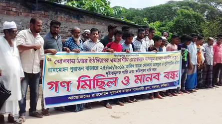 চান্দিনার ইউপি চেয়ারম্যানের বিচার চেয়ে ব্যবসায়ীদের মানববন্ধন