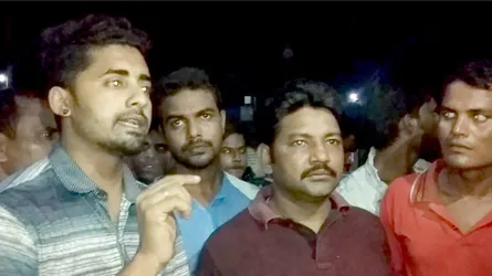 ওসির বিরুদ্ধে ঘুষ বাণিজ্যের অভিযোগে নওগাঁ থানা ঘেরাও