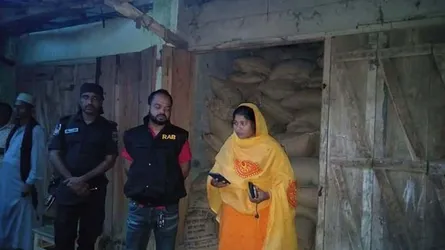 রংপুরে ভিজিএফের ৬০০ বস্তা চাল উদ্ধার : আ’লীগের ইউপি চেয়ারম্যানসহ আটক ৩