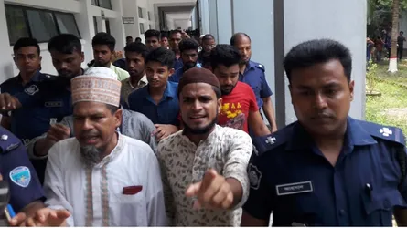 নুসরাত হত্যামামলা : আদালতে আসামীদের হট্টগোল