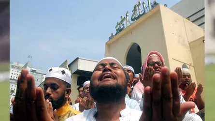 জুমাতুল বিদা’তে মসজিদে মুসল্লিদের উপচেপড়া ভিড়