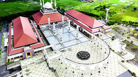 রেডিও স্টেশন রয়েছে গ্রেট মস্ক অব জাভায়