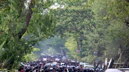 সড়ক দুর্ঘটনায় নিহত ২, ঢাকা-খুলনা মহাসড়ক বন্ধ