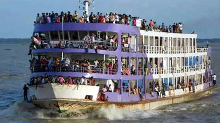 পচা-বাসি খাবার খেতে বাধ্য হচ্ছেন লঞ্চযাত্রীরা