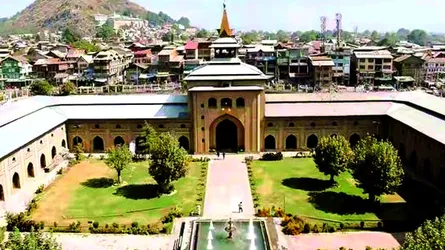 কাশ্মিরিদের গৌরব জামিয়া মসজিদ