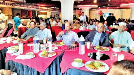 রাষ্ট্রীয় অর্থে বিত্তবান ও বিশিষ্টজনদের জন্য ইফতার