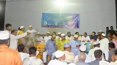 সিনেমা হলের ভেতর শ্রীনগর আওয়ামী লীগের ইফতার মাহফিল