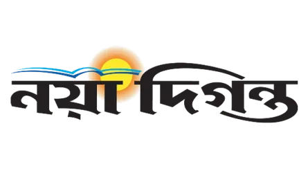 জীবনের ঝুঁকি নিয়ে ট্রেনের ছাদে ঘরমুখো মানুষ