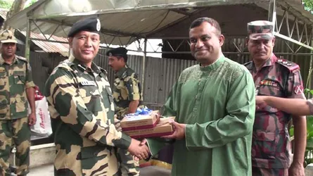 হিলি সীমান্তে বিজিবি-বিএসএফ মিষ্টি বিনিময়